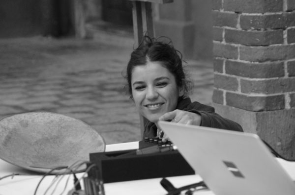 Ana Paula Santana  en el concierto anticipado del primero encuentro de música experimental y arte sonora en Tlaxco/Tlaxcala