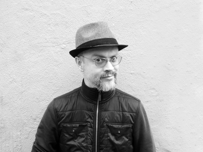 Arcángel Constantini  en el concierto anticipado del primer encuentro de música experimental y arte sonora en Tlaxco/Tlaxcala