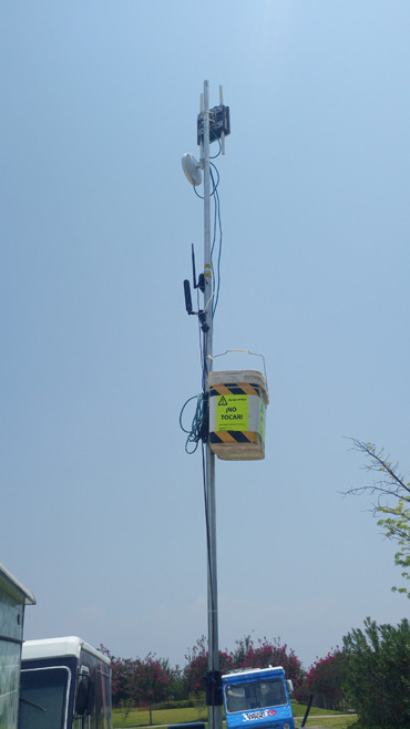 Antena Wifi de double de largo alcanze de 5GHz y 2,4 GHz en un Poste en el Festival de Vaiven 2018, Morelos, Jardines de Mëxico